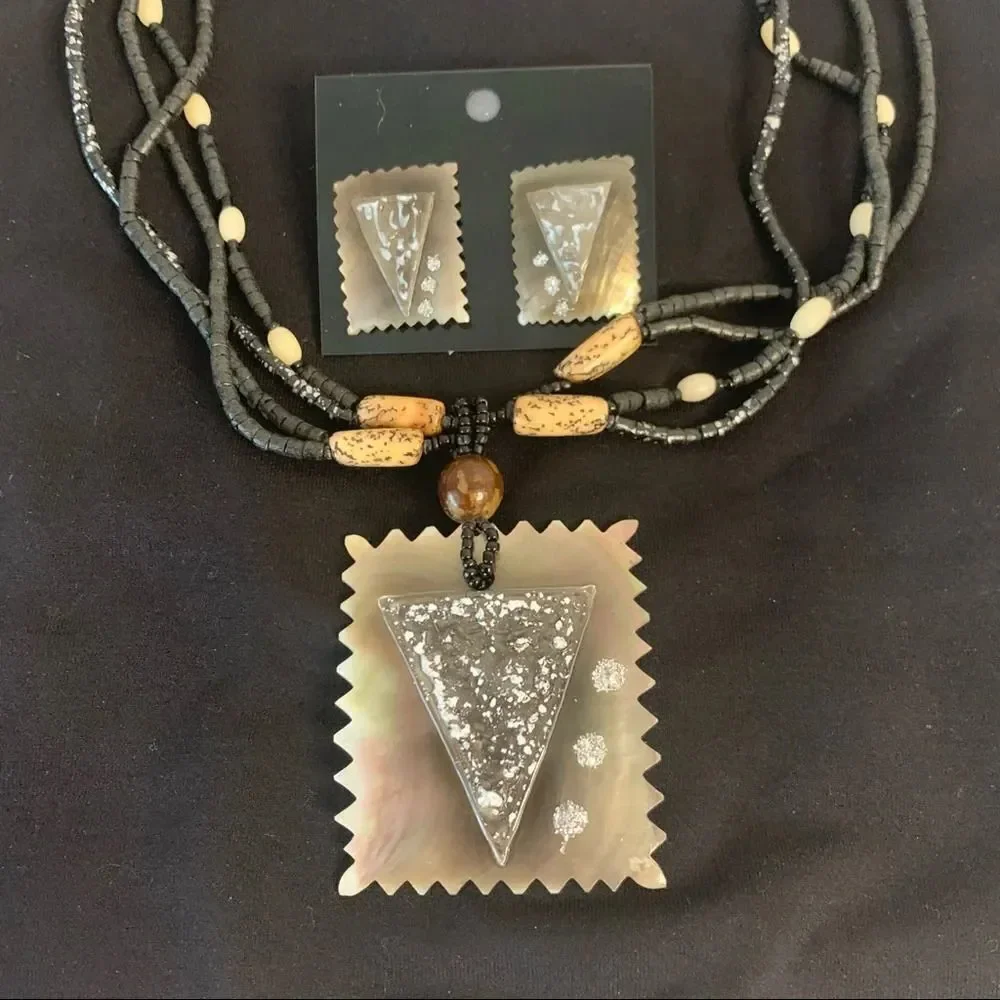 Shell Necklace and‎ Earrings Set NWOT